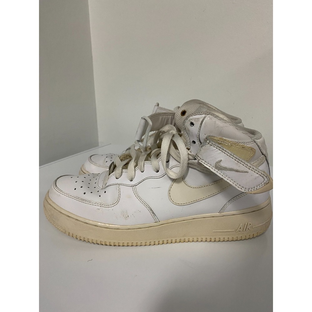 classic Nike Air Force 1  High top  Womens size 9 White Shoes 315123-111 laceup